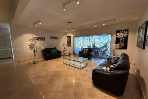 Villa ou maison à vendre à Plantation, Floride: 4 chambres, 242.01 m2 № 1976954 - photo 17