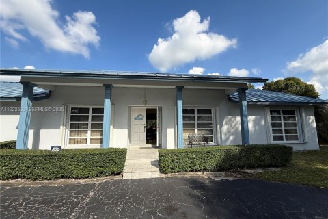 Villa ou maison à vendre à Plantation, Floride: 4 chambres, 242.01 m2 № 1976954 - photo 2