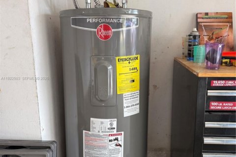 Villa ou maison à vendre à Plantation, Floride: 4 chambres, 242.01 m2 № 1976954 - photo 28