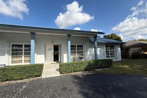 Villa ou maison à vendre à Plantation, Floride: 4 chambres, 242.01 m2 № 1976954 - photo 3