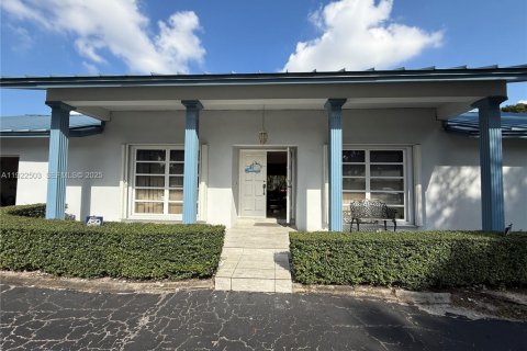 Villa ou maison à vendre à Plantation, Floride: 4 chambres, 242.01 m2 № 1976954 - photo 5