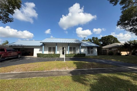 Villa ou maison à vendre à Plantation, Floride: 4 chambres, 242.01 m2 № 1976954 - photo 4
