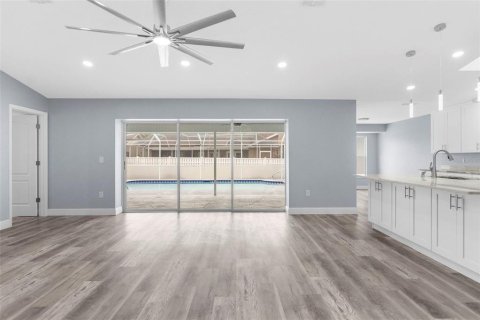 Casa en venta en Spring Hill, Florida, 4 dormitorios, 192.4 m2 № 1835241 - foto 18