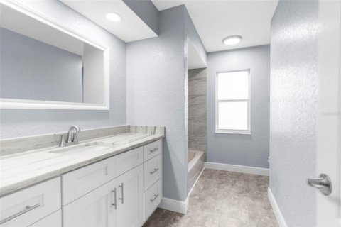 Casa en venta en Spring Hill, Florida, 4 dormitorios, 192.4 m2 № 1835241 - foto 24