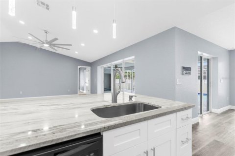 Casa en venta en Spring Hill, Florida, 4 dormitorios, 192.4 m2 № 1835241 - foto 3