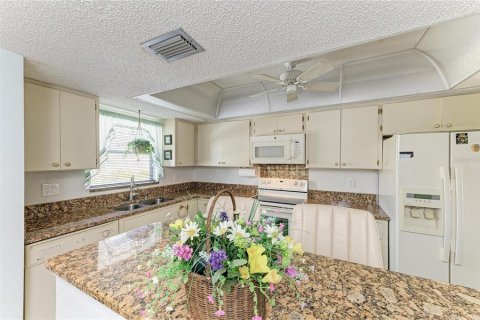 Купить кондоминиум в Сарасота, Флорида 6 комнат, 117.99м2, № 2219309 - фото 13