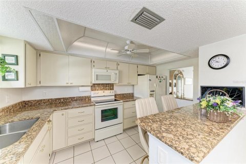 Купить кондоминиум в Сарасота, Флорида 6 комнат, 117.99м2, № 2219309 - фото 5