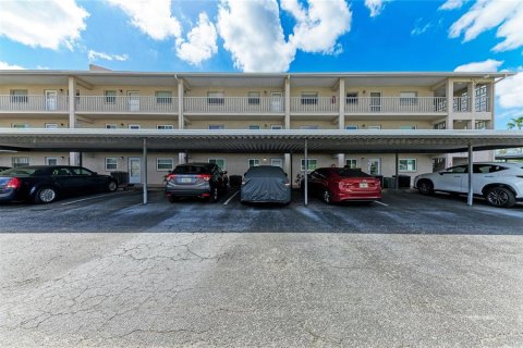 Купить кондоминиум в Сарасота, Флорида 6 комнат, 117.99м2, № 2219309 - фото 9