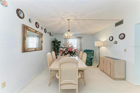Купить кондоминиум в Сарасота, Флорида 6 комнат, 117.99м2, № 2219309 - фото 3