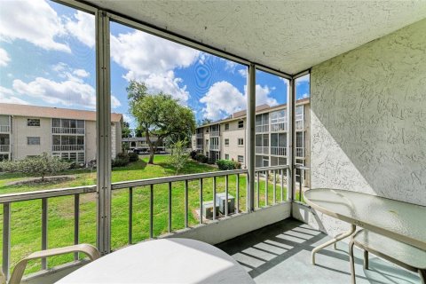Купить кондоминиум в Сарасота, Флорида 6 комнат, 117.99м2, № 2219309 - фото 11
