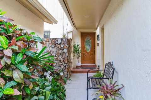 Touwnhouse à vendre à Tampa, Floride: 2 chambres, 163.51 m2 № 1911747 - photo 12