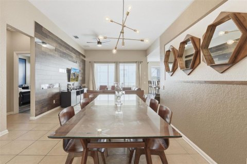 House in Kissimmee, Florida 5 bedrooms, 213.4 sq.m. № 2105501 - photo 11
