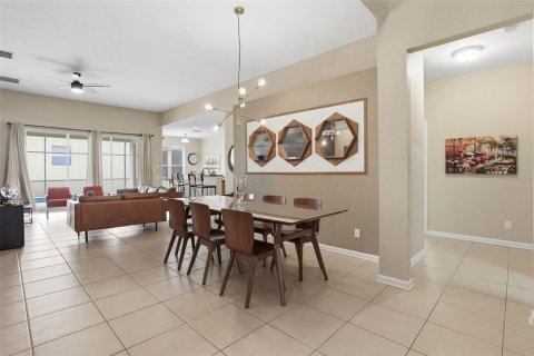 House in Kissimmee, Florida 5 bedrooms, 213.4 sq.m. № 2105501 - photo 9