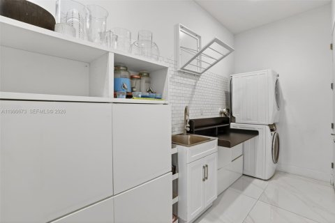 Condominio en venta en Miami, Florida, 5 dormitorios, 366.96 m2 № 2255511 - foto 30