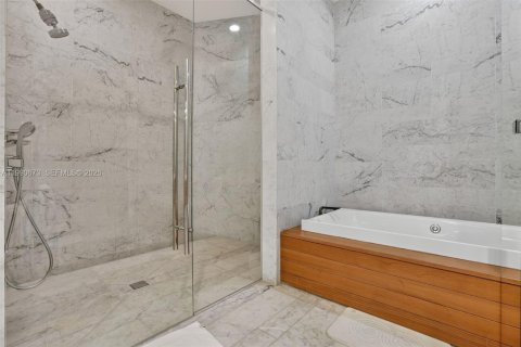 Condominio en venta en Miami, Florida, 5 dormitorios, 366.96 m2 № 2255511 - foto 11