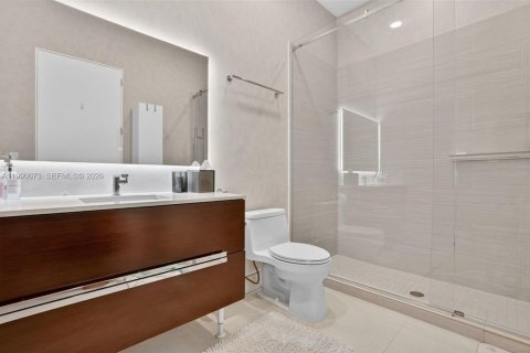 Condominio en venta en Miami, Florida, 5 dormitorios, 366.96 m2 № 2255511 - foto 29