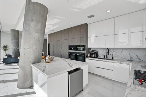 Condominio en venta en Miami, Florida, 5 dormitorios, 366.96 m2 № 2255511 - foto 15