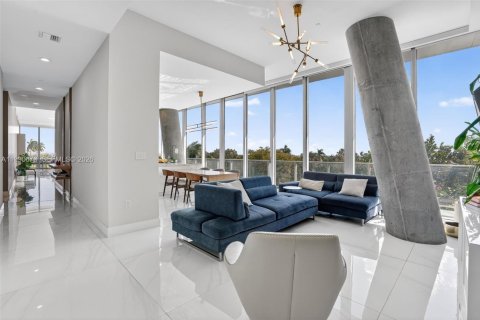 Condominio en venta en Miami, Florida, 5 dormitorios, 366.96 m2 № 2255511 - foto 19