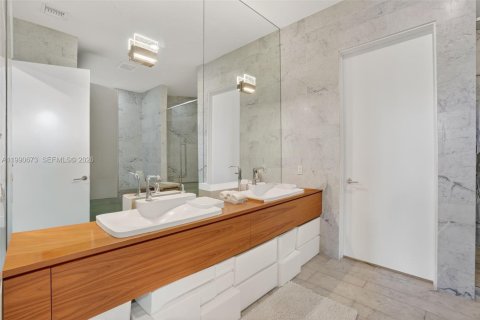 Condominio en venta en Miami, Florida, 5 dormitorios, 366.96 m2 № 2255511 - foto 10
