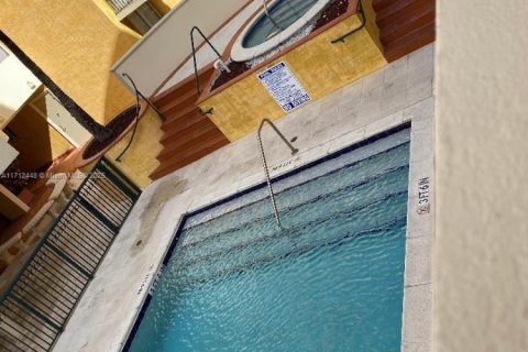 Condo in Surfside, Florida, 1 bedroom  № 1763498 - photo 19