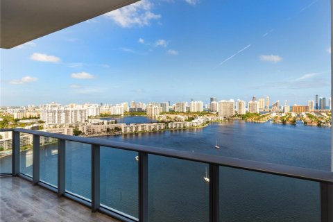 Condo in North Miami Beach, Florida, 3 bedrooms № 1985320 - photo 16