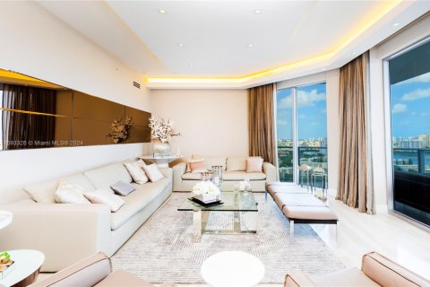 Condo in North Miami Beach, Florida, 3 bedrooms № 1985320 - photo 3