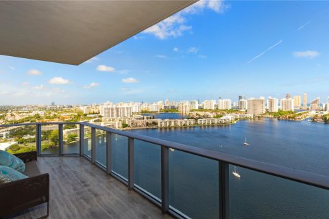 Condo in North Miami Beach, Florida, 3 bedrooms № 1985320 - photo 15