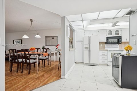Condominio en venta en Pembroke Pines, Florida, 2 dormitorios, 108.7 m2 № 1983787 - foto 3