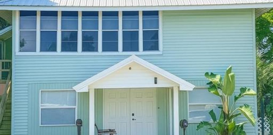 Commercial property in Bartow, Florida 6 bedrooms, 189.33 sq.m. № 1852502