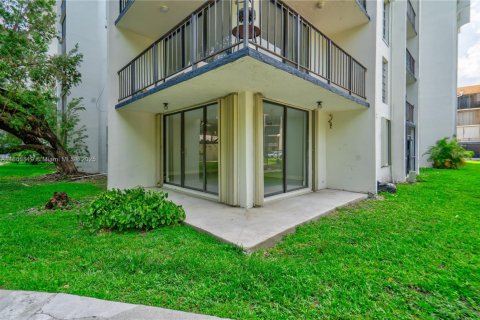 Condo in Miami, Florida, 3 bedrooms  № 1875305 - photo 15