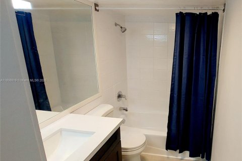 Condo in Miami, Florida, 3 bedrooms  № 1875305 - photo 20