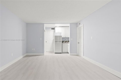 Condo in Miami, Florida, 3 bedrooms  № 1875305 - photo 6
