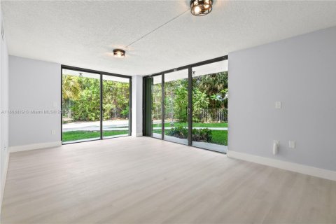 Condo in Miami, Florida, 3 bedrooms  № 1875305 - photo 14