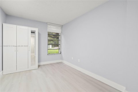 Condo in Miami, Florida, 3 bedrooms  № 1875305 - photo 23