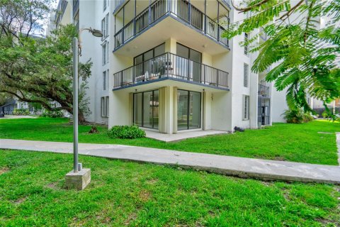 Condo in Miami, Florida, 3 bedrooms  № 1875305 - photo 26