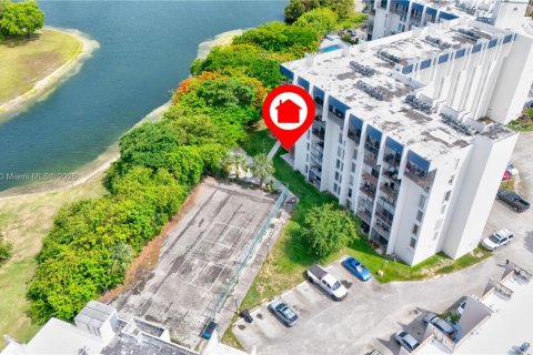 Condo in Miami, Florida, 3 bedrooms  № 1875305 - photo 27
