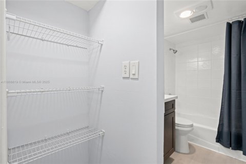 Condo in Miami, Florida, 3 bedrooms  № 1875305 - photo 21