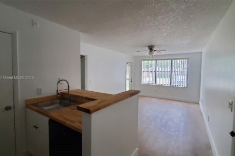 Condominio en alquiler en Pompano Beach, Florida, 1 dormitorio, 55.74 m2 № 1897101 - foto 2