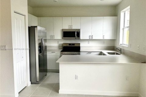 Adosado en alquiler en Homestead, Florida, 3 dormitorios, 162.49 m2 № 2019865 - foto 5