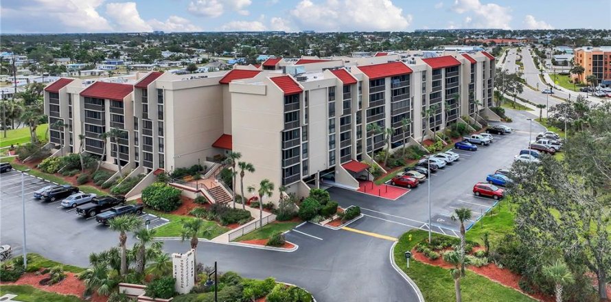 Condo in Port Charlotte, Florida, 2 bedrooms  № 1793437