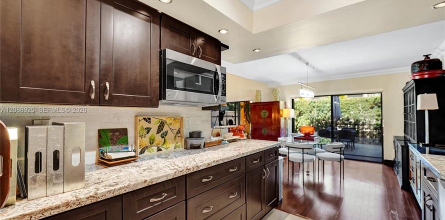 Touwnhouse à Hollywood, Floride 3 chambres, 218.32 m2 № 2374762
