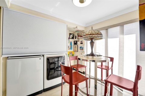 Touwnhouse à vendre à Hollywood, Floride: 3 chambres, 218.32 m2 № 2374762 - photo 21