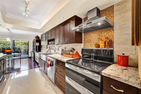 Touwnhouse à vendre à Hollywood, Floride: 3 chambres, 218.32 m2 № 2374762 - photo 12