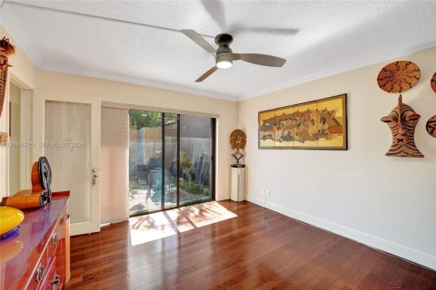 Touwnhouse à vendre à Hollywood, Floride: 3 chambres, 218.32 m2 № 2374762 - photo 18