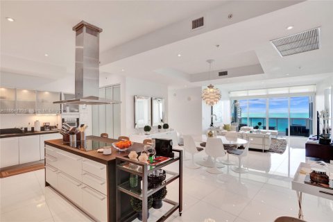 Copropriété à louer à Sunny Isles Beach, Floride: 2 chambres, 201.97 m2 № 1957674 - photo 14