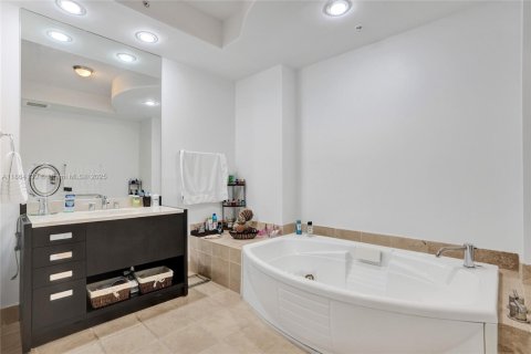 Copropriété à louer à Sunny Isles Beach, Floride: 2 chambres, 201.97 m2 № 1957674 - photo 30