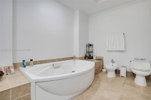 Copropriété à louer à Sunny Isles Beach, Floride: 2 chambres, 201.97 m2 № 1957674 - photo 23