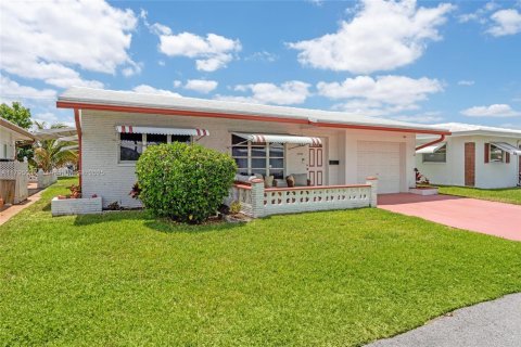 House in Tamarac, Florida 2 bedrooms, 100.52 sq.m. № 1726865 - photo 24