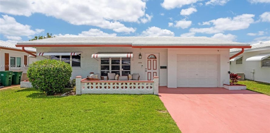 House in Tamarac, Florida 2 bedrooms, 100.52 sq.m. № 1726865