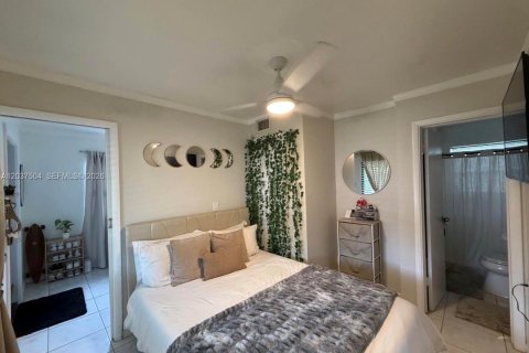Villa ou maison à louer à Lantana, Floride: 1 chambre, 51.1 m2 № 2172194 - photo 8